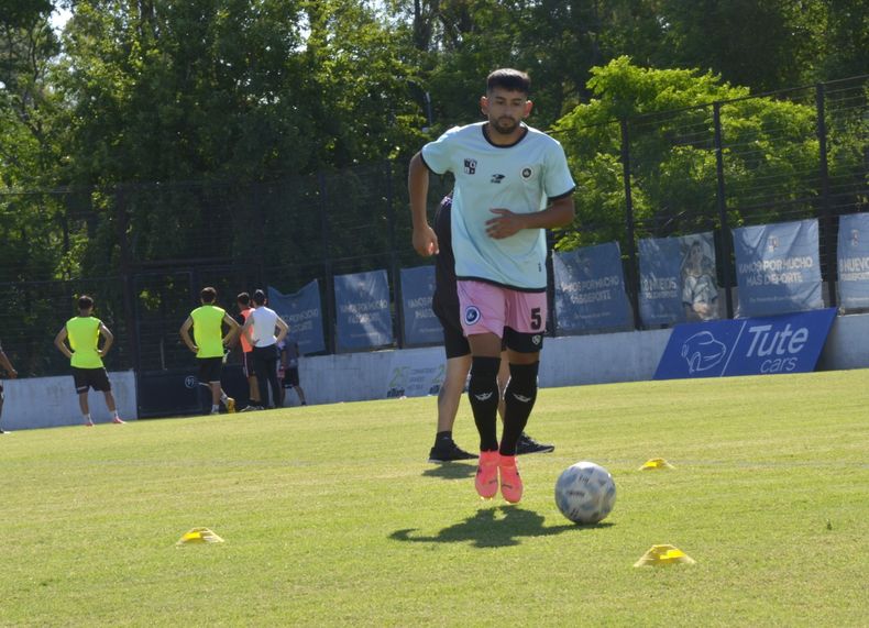 EMBLEMA. Nahuel Ríos lleva 155 partidos con la camiseta de Real Pilar.