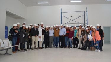 Funcionario de IOMA con una visita centrada en la salud
