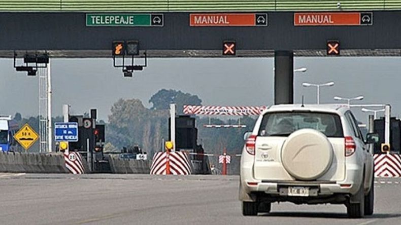 Los vecinos se niegan a pagar el peaje hasta que no se habiliten caminos alternativos. .