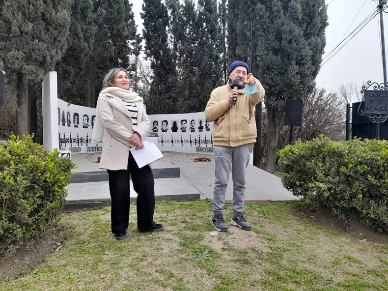 PRESENTES. Hugo Argente junto a Lorena Lescano, durante el homenaje del 2024.&nbsp;