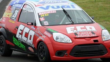 MÁQUINA. El Ford Ka de Chelo, que este año lucirá el número 12..