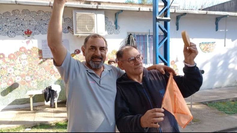FESTEJO. La dupla Luquez-Velázquez se impuso en Tejo masculino.