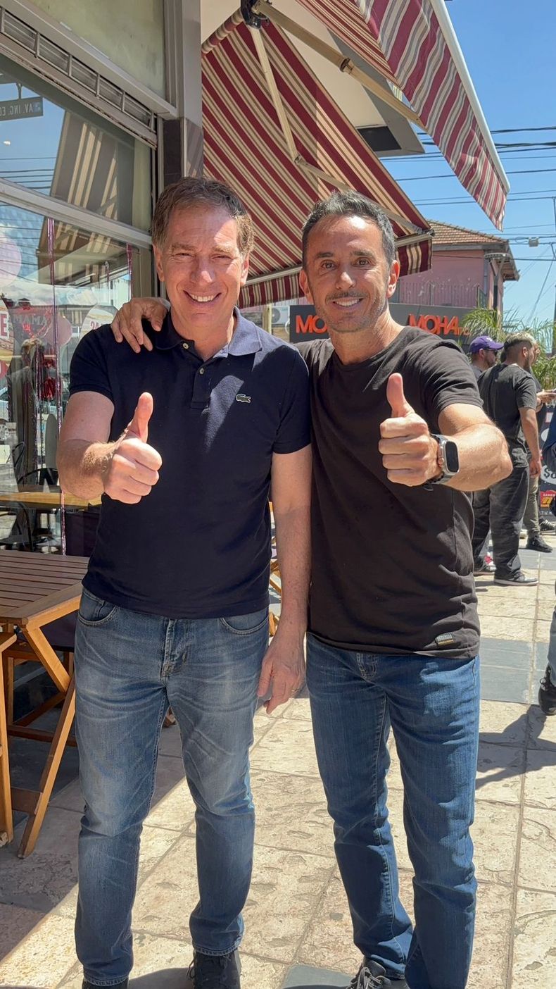 JUNTOS. Diego Santilli con Sebastián Neuspiller, su hombre en Pilar.