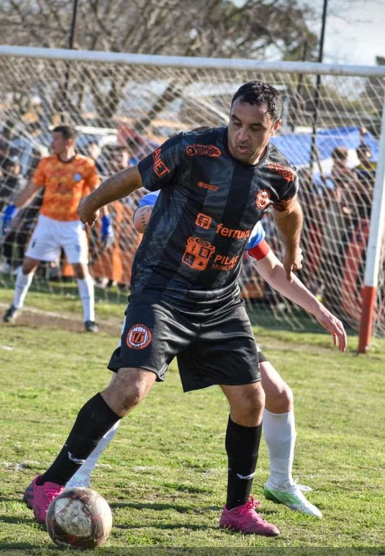FIRMA FLORES. “Para un club humilde como Zelaya es importantísimo jugarlo.”
