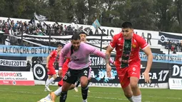 FIRMA ACHUCARRO. “Tenemos que estar peleando más arriba.” El defensor fue a buscar el empate en el cierre del partido.