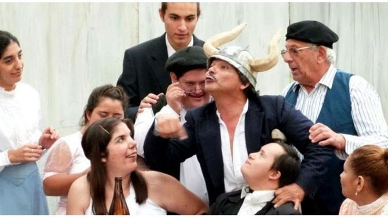 El elenco local de Teatro Integrado..