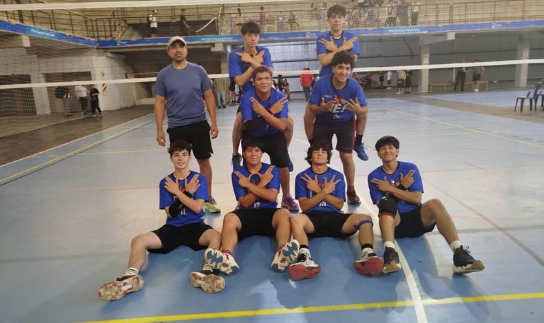 FESTEJO. Los varones de la Sub 19 del CEF Nº 98 de Pilar se coronaron bicampeones.