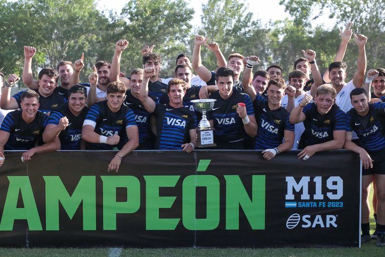 Los Pumitas celebran el bicampeonato sudamericano.