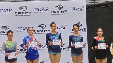 DIPLOMAS. Catalina Álvarez (1ª) y Helena Pérez (3ª), en el podio nacional de Segunda B Cadete. DIPLOMAS. Catalina Álvarez (1ª) y Helena Pérez (3ª), en el podio nacional de Segunda B Cadete.