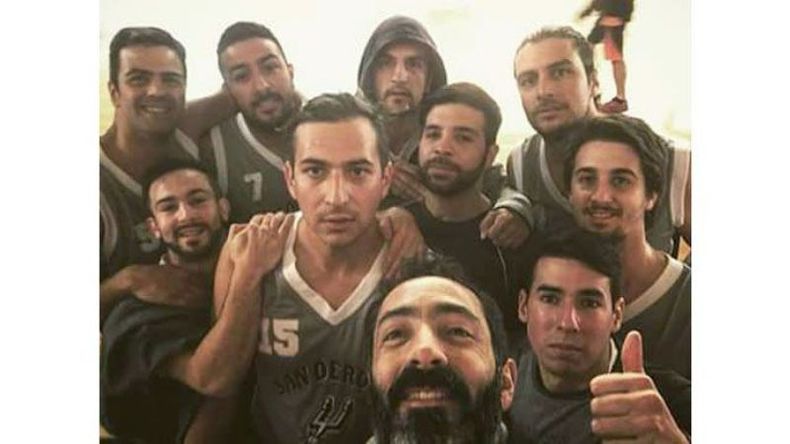 Derqui Spurs, a la semifinal. San Derqui Spurs se metió en las semifinales de la categoría Libre que organiza Event Sport. El conjunto de exjugadores de Presidente Derqui fue uno de los animadores de la fase regular y ganó el cruce de cuartos de final. Ahora le espera el clásico con La Fusión, conformado por jugadores de Pilar..