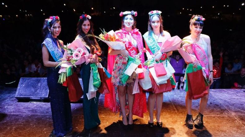 CORONA. Nueva reina y princesas..