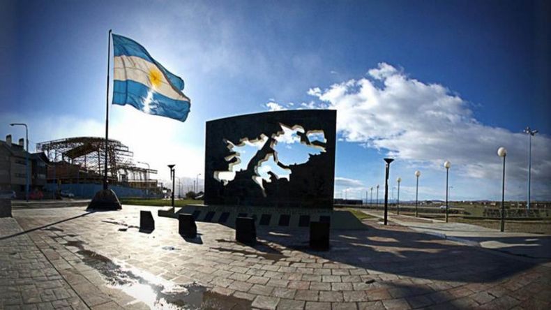Monumento a Malvinas. (argentinagid.com)..jpg