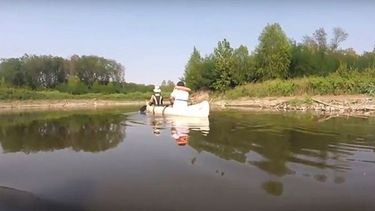 Estudian las aguas del río Luján