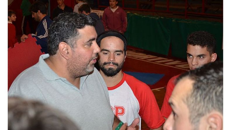 SE BUSCA. “Lo único que nos está faltando es un pivote”, dijo Silva..