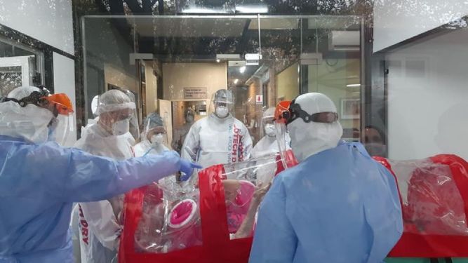 Una mujer de 97 años que se encuentra en fase final de recuperación, se convirtió en la primera paciente del Hospital Solidario Austral. .