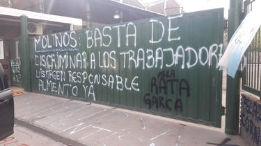 Trabajadores paralizan la planta de Molinos por reclamo salarial