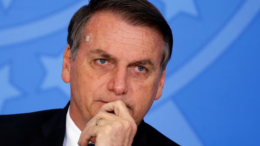 El senador brasileño Flávio Bolsonaro partió desde Puerto Iguazú en un avión privado. Migraciones aseguró que no tenía impedimentos legales en Argentina.