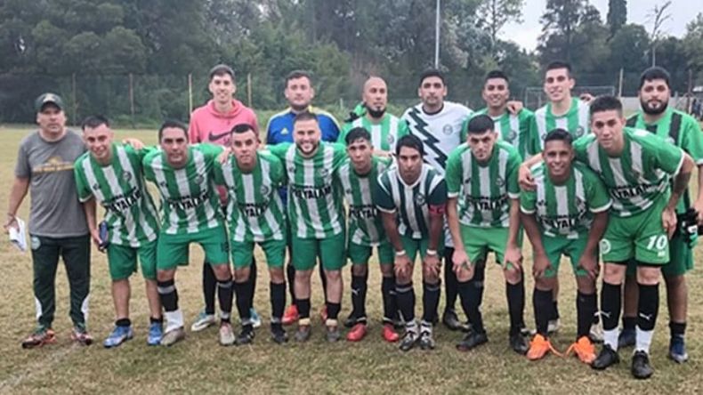 ESTOY VERDE. El plantel de Abrojal, que el domingo jugó en Del Viso..