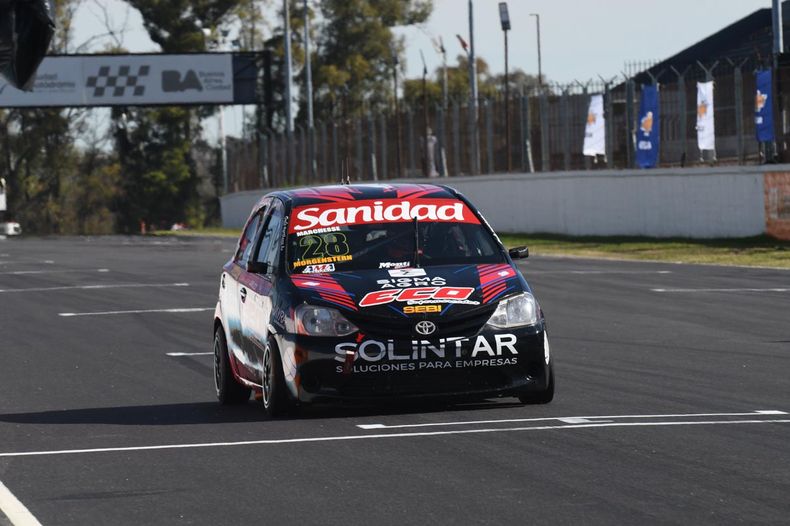 RÉCORD DE VUELTA. Rafa Morgenstern metió con el Toyota Etios de Marchesse en el top ten.