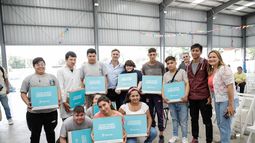 EQUIPAMIENTO. Achával entregó las netbooks a los estudiantes. &nbsp;