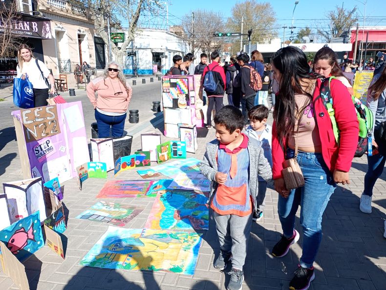 Bibli&oacute;polis se realiz&oacute; en la plaza 12 de Octubre.