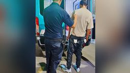 El sujeto fue detenido en Manuel Alberti luego de ofrecer resistencia a la policía. El sujeto fue detenido en Manuel Alberti luego de ofrecer resistencia a la policía.