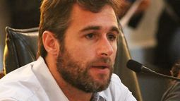 FEDERICO ACHÁVAL. “La manera en la que el intendente elige remunerar a los trabajadores habla de la manera en la que los reconoce”..