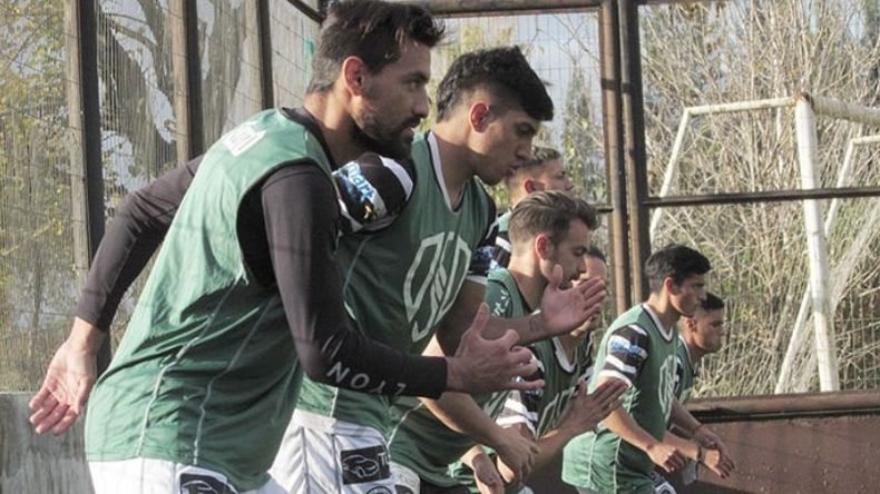 LISTO. Los jugadores trabajaron pensando en el partido del domingo..
