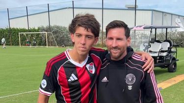 Joaquín Messi junto a Lionel Messi. Joaquín Messi junto a Lionel Messi.