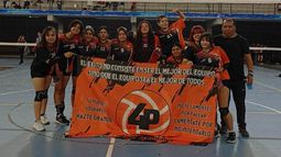 CAMPEONAS. La Sub 15 de 4 Pilares de Derqui se coronó en la Liga Municipal.