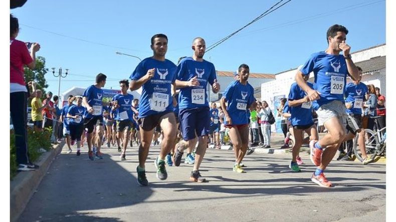 (FREDY CABALLERO). LARGADA. Los atletas dan los primeros pasos en los 5 y 10K..