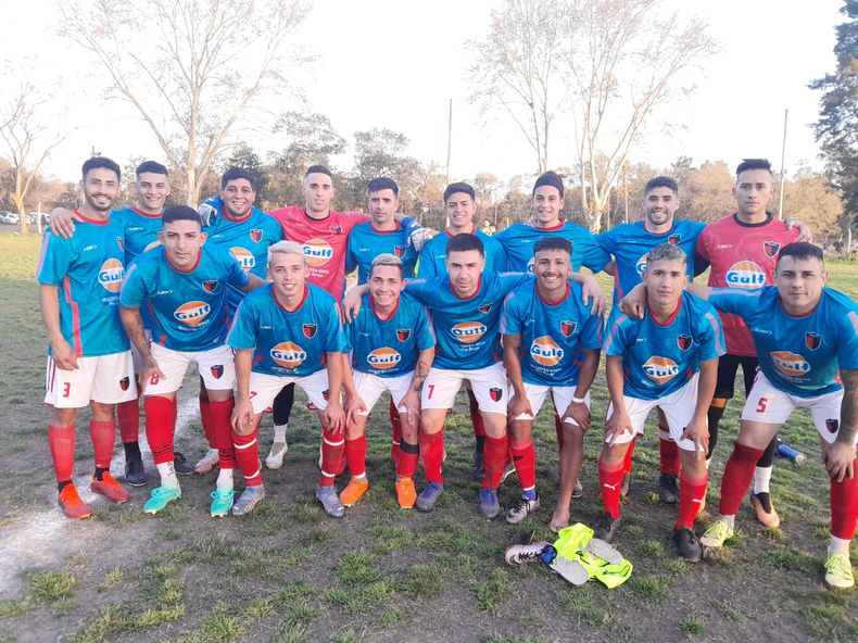 PUNTERO. El plantel de Derqui es único líder de la Permanencia.