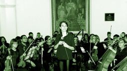 BATUTA. La directora, Clara Parodi, destacó la rápida evolución de la orquesta local..