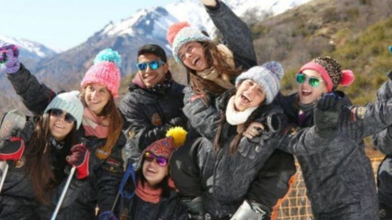 Polémica por el cobro de tasas extra a estudiantes que viajan a Bariloche.