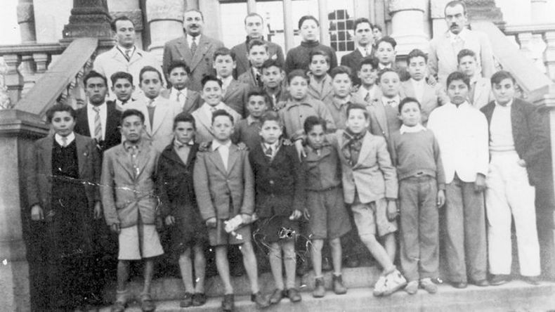 Grupo de jóvenes del baby fútbol del Club San Lorenzo, duranteuna excursión a Capital Federal. El paseo fue en el año 1947..