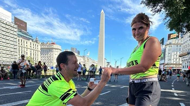 YO ME QUIERO CASAR:&nbsp; Víctor le pide casamiento a Gladys en la llegada de San Silvestre.&nbsp;