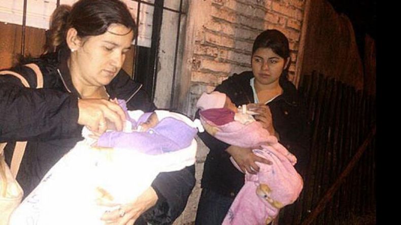 En Derqui, hay que hacer colas desde la madrugada para anotar a los bebés..