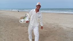 Antonio Espasa transcurre su temporada número 48 vendiendo churros en Villa Gesell. Antonio Espasa transcurre su temporada número 48 vendiendo churros en Villa Gesell.