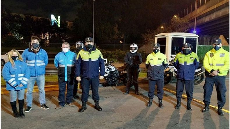 #Panamericana En la madrugada de ayer (por el domingo) se realizó un operativo antipicadas en Panamericana junto con @BAProvincia. Estamos para cuidarte #ElControlSalvaVidas. Seguridad Vial / @InfoSegVial..