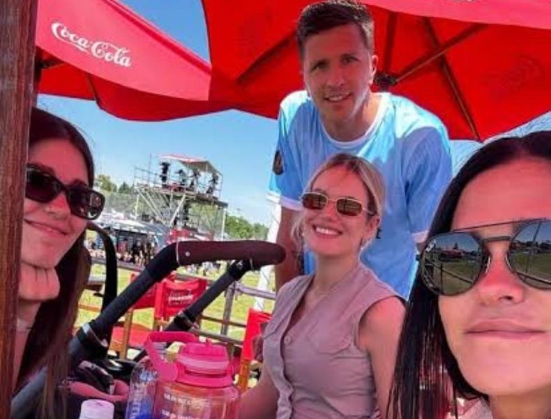 La familia estuvo unida alentando a Gianluca Simeone.&nbsp;