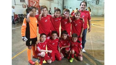 DOBLE ESTRELLA. La 2006 de Sportivo, dirigidos por Ricardo Navas, están invictos en el torneo..