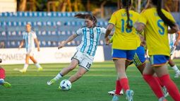 Annika Paz y un enganche ante colombia. Annika Paz y un enganche ante colombia.