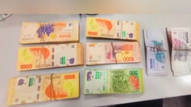 En poder de los detenidos se halló más de medio millón de pesos y pastillas de éxtasis.&nbsp;