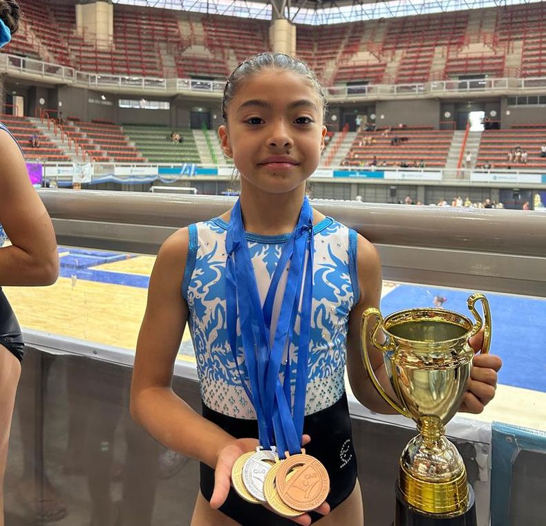 Mora Barroso con sus medallas nacionales en Mendoza.