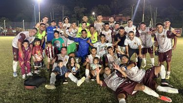 PUNTEROS. Los jugadores de Monterrey festejan el triunfo en Derqui el sábado por la noche. PUNTEROS. Los jugadores de Monterrey festejan el triunfo en Derqui el sábado por la noche.