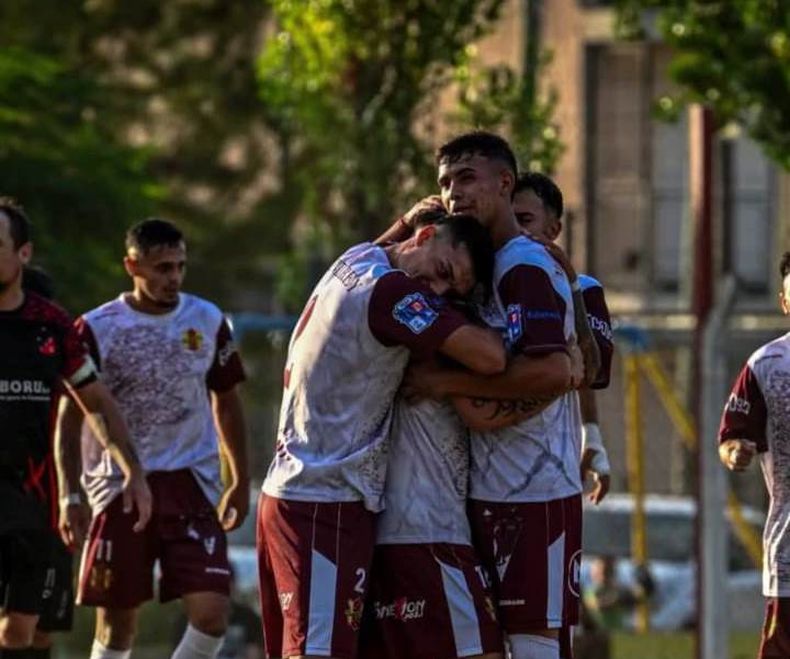 ABRAZO. Monterrey viene de golear a Villa Rosa.