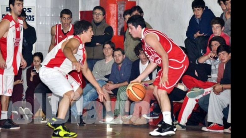 Entre Federicos. Michelini defiende a Parodi, en la ida jugada en el Rancho..