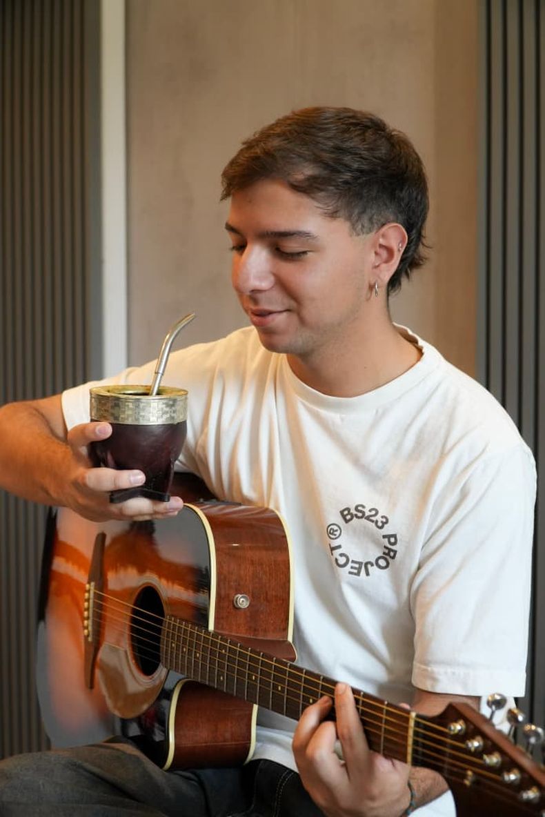 NUEVAS OLAS. Loren Arias es uno de los m&uacute;sicos j&oacute;venes de Pilar que empiezan a pisar fuerte.