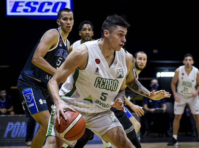 basquet Pablo Osores en Ferro.jpg