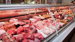 Según el IPCVA, la carne subió 8,3% en noviembre y acumula un alza interanual del 72,8%, muy por encima de la inflación, con perspectivas de nuevos aumentos. Según el IPCVA, la carne subió 8,3% en noviembre y acumula un alza interanual del 72,8%, muy por encima de la inflación, con perspectivas de nuevos aumentos.